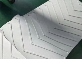 花紋白色輸送帶